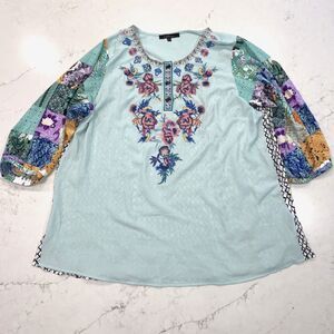 CALESSA 2X Tunic Top Embroidered Boho Mint Green Floral Beachy Relaxed Popover